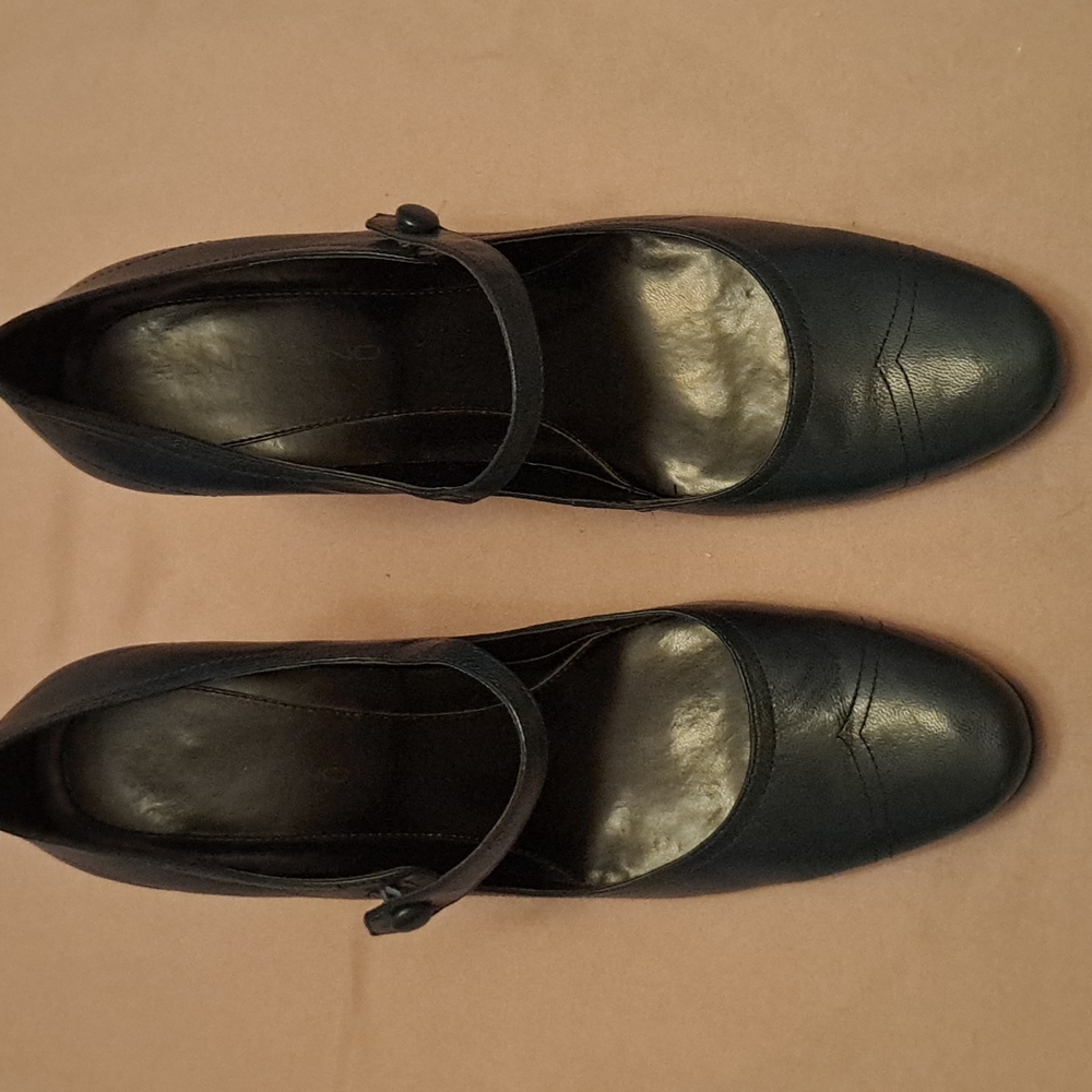 Bandolino, 8 1/2 dark blue heels